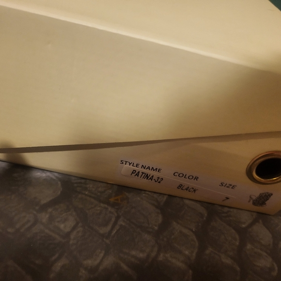 Beautiful shoes size 7 - Picture 5 of 5